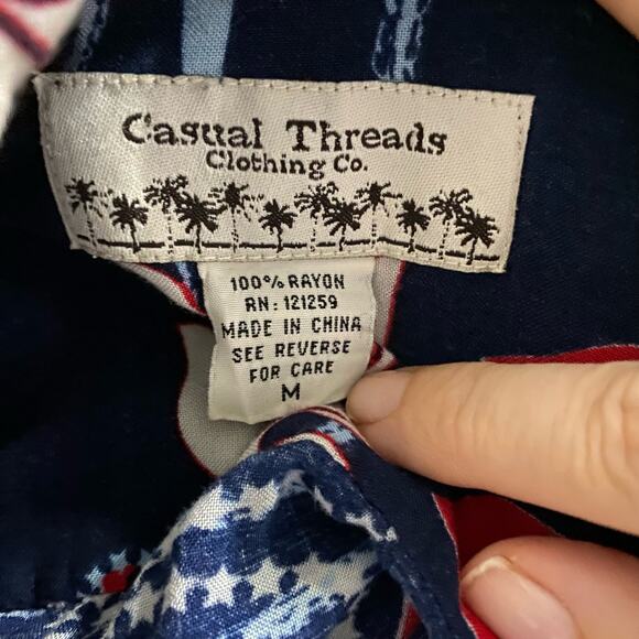 Red white and blue Hawaiian aloha shirt mens size M Casual Threads Clothing Co - Picture 8 of 8